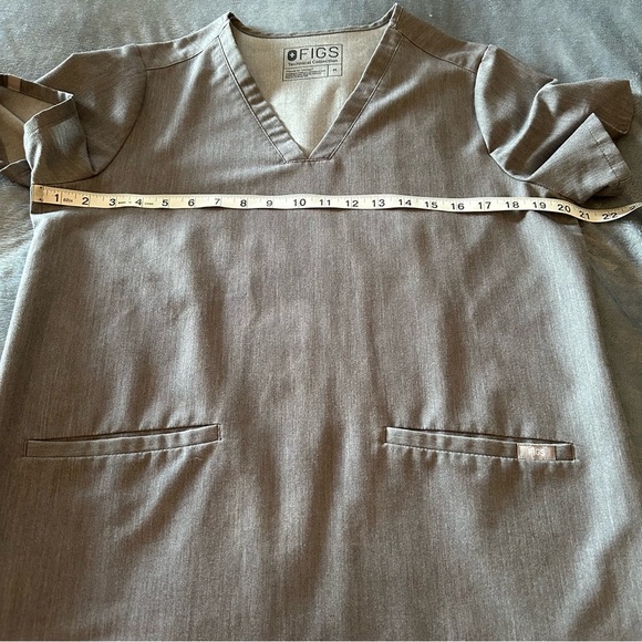 FIGS Women's Casma Three-Pocket Grey Scrub Top PO1557 - Picture 12 of 12